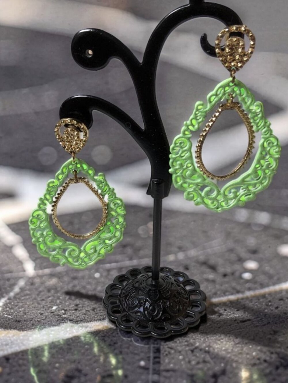vintage green filegree design double shadow teardrop push back earrings